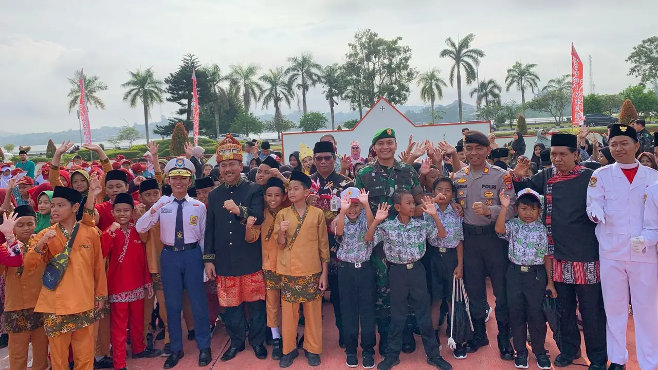 Semarak Hardiknas 2025 di Kukar, Lomba Edukatif hingga Tausiyah Ustadz Hanan Attaki