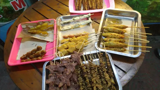 Angkringan Jaman Edan