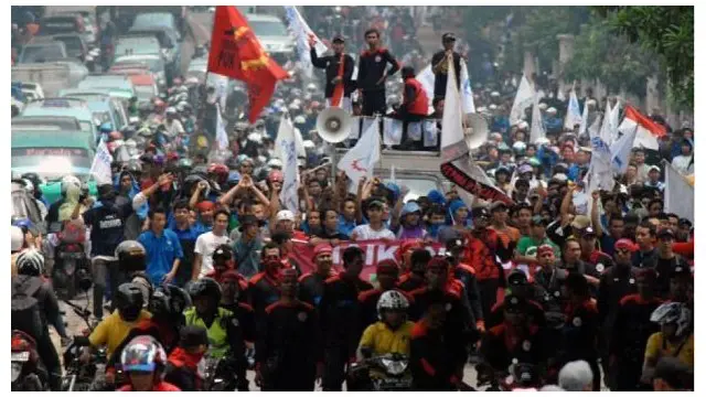 Sejumlah serikat pekerja yang tergabung dalam Komite Aksi Upah-Gerakan Buruh Indonesia (KAU-GBI) Hari Ini Rabu 25 Nopember 2015 kembali menggelar aksi mogok nasional. 