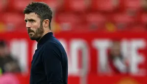 Carrick Terancam Pemecatan, Eks Pemain Manchester United Membela