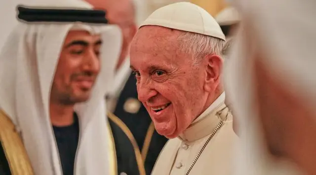 Raja Charles III sampaikan penghormatan terakhir untuk Paus Fransiskus yang wafat di usia 88 tahun