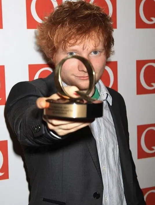 Setelah  mengalami kecelakaan, Ed Sheeran langsung dilarikan ke rumah sakit terdekat untuk mendapatkan perawatan khusus. Terutama untuk patah tulang yang terjadi di bagian tangannya. (Instagram/teddysphotos)