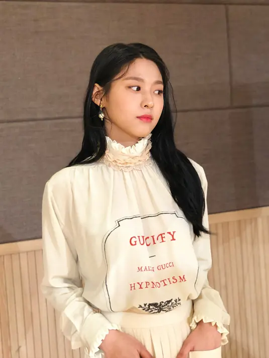 Awalnya publik terkejut dengan foto tersebut, akan tetapi jika diperhatikan foto telanjang Seolhyun ternyata sebuah editan. (Foto: instagram.com/sh_9513)
