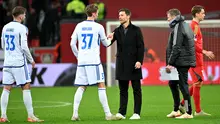 Pelatih Bayer Leverkusen, Xabi Alonso, menyalami pemain Molde FK dalam laga matchday 6 Grup H Liga Europa 2023/2024 yang digelar di BayArena, Jumat (15/12/2023). Berkat tangan dinginnya Bayer masih kukuh di puncak klasemen dengan 36 poin dari 14 laga. Setali tiga uang di Liga Europa. Leverkusen sempurna di fase grup Liga Europa dengan enam kemenangan dari enam laga. (AFP/Ulrich Hufnagel)