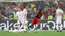 Gelandang Timnas Portugal, Renato Sanches yang tak masuk skuad pada Euro 2024, mencetak satu-satunya gol di ajang Euro sepanjang kariernya ketika berusia 18 tahun 317 hari saat Timnas Portugal menang 5-3 (1-1) lewat adu penalti atas Polandia pada perempatfinal Euro 2016 di Prancis, di mana akhirnya Portugal menjadi juara. (30/6/2016). (AFP/Valery Hache)