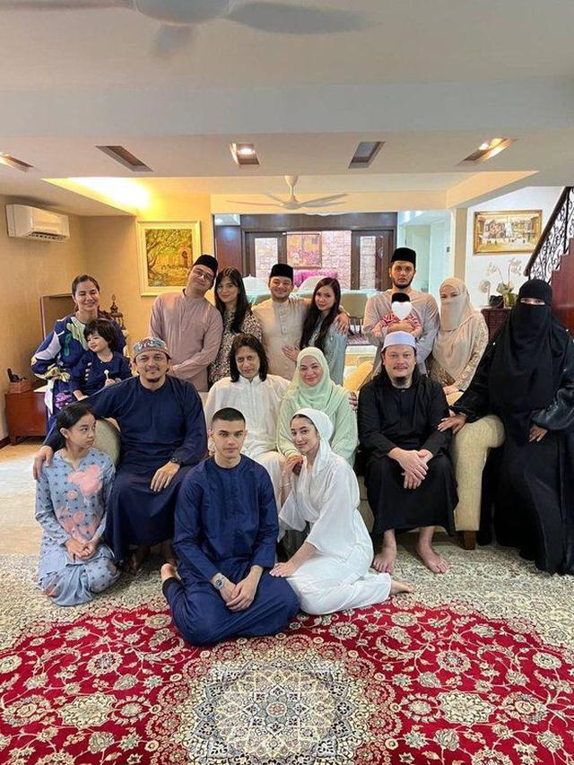 Hapus Foto Suami, Ini 6 Potret Kenangan Nabila Noor dan Engku Emran