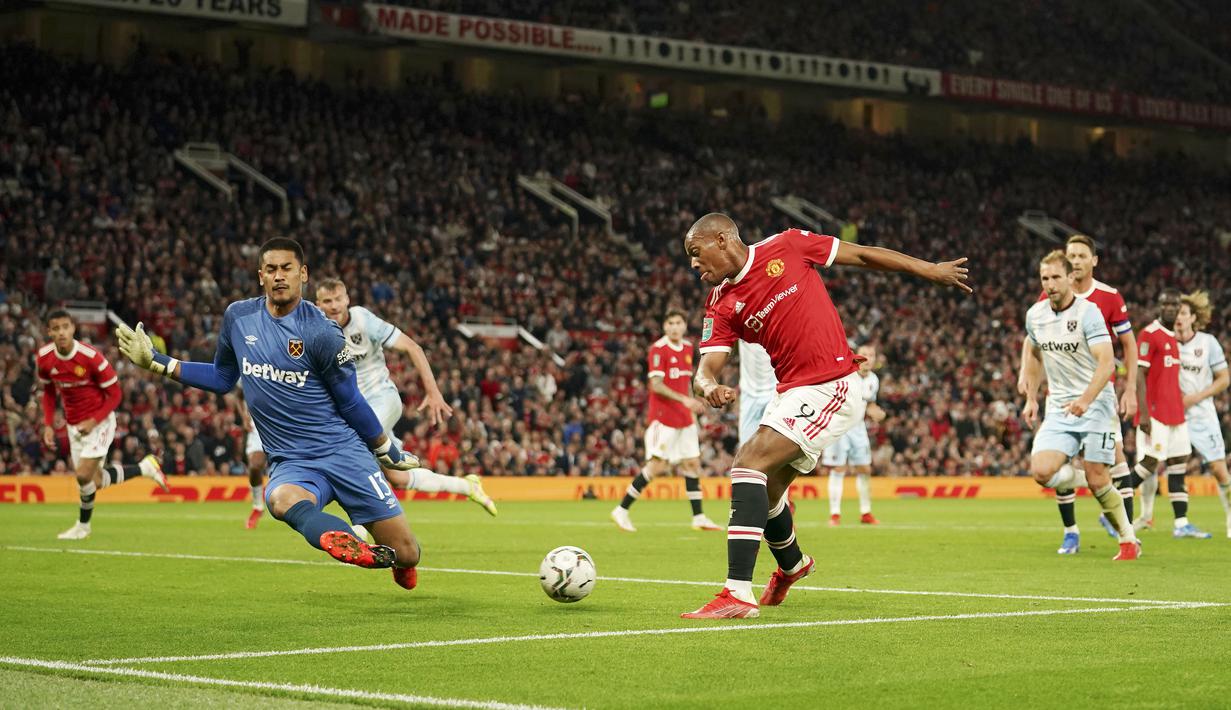 Namun MU kesulitan untuk menciptakan gol karena Alphonse Areola bermain gemilang lewat enam penyelamatan. (AP/Dave Thompson)