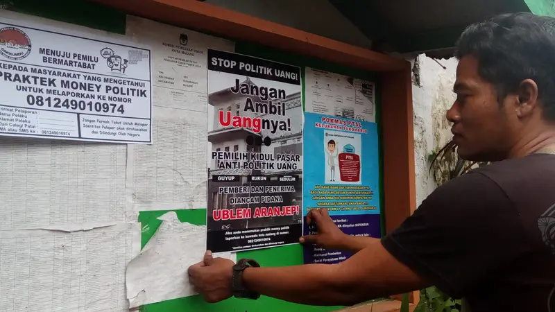 Poster sampai Kamera Pengawas Siap Tangkap Pelaku Politik Uang Kampung Sukoharjo Malang