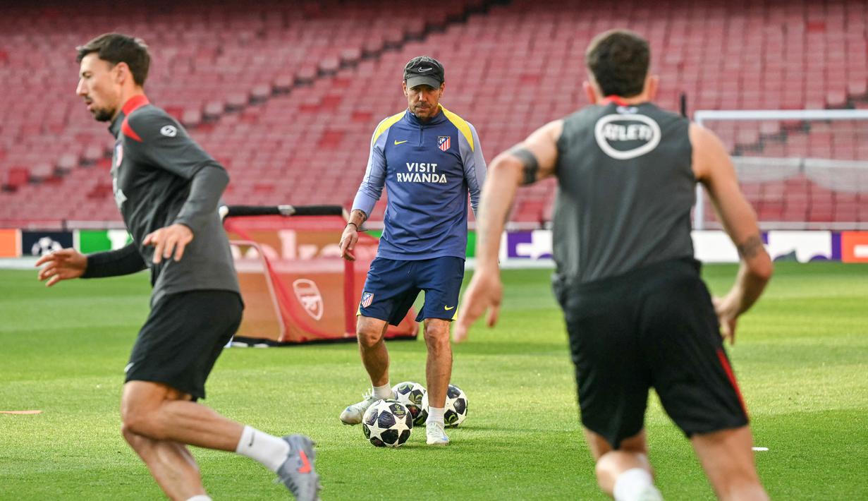 Pertemuan pertama di markas Atletico Madrid berakhir imbang 1-1. Hasil itu memberi sedikit keunggulan bagi Arsenal yang kini bermain di depan publik sendiri. (AFP/Glyn Kirk)
