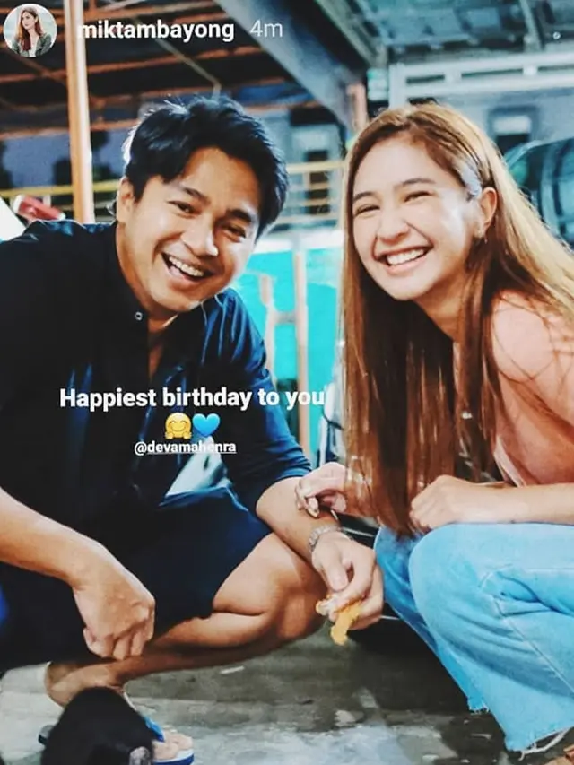 Dapat Kue Spesial, Ini 6 Potret Kedekatan Deva Mahenra dan Mikha Tambayong