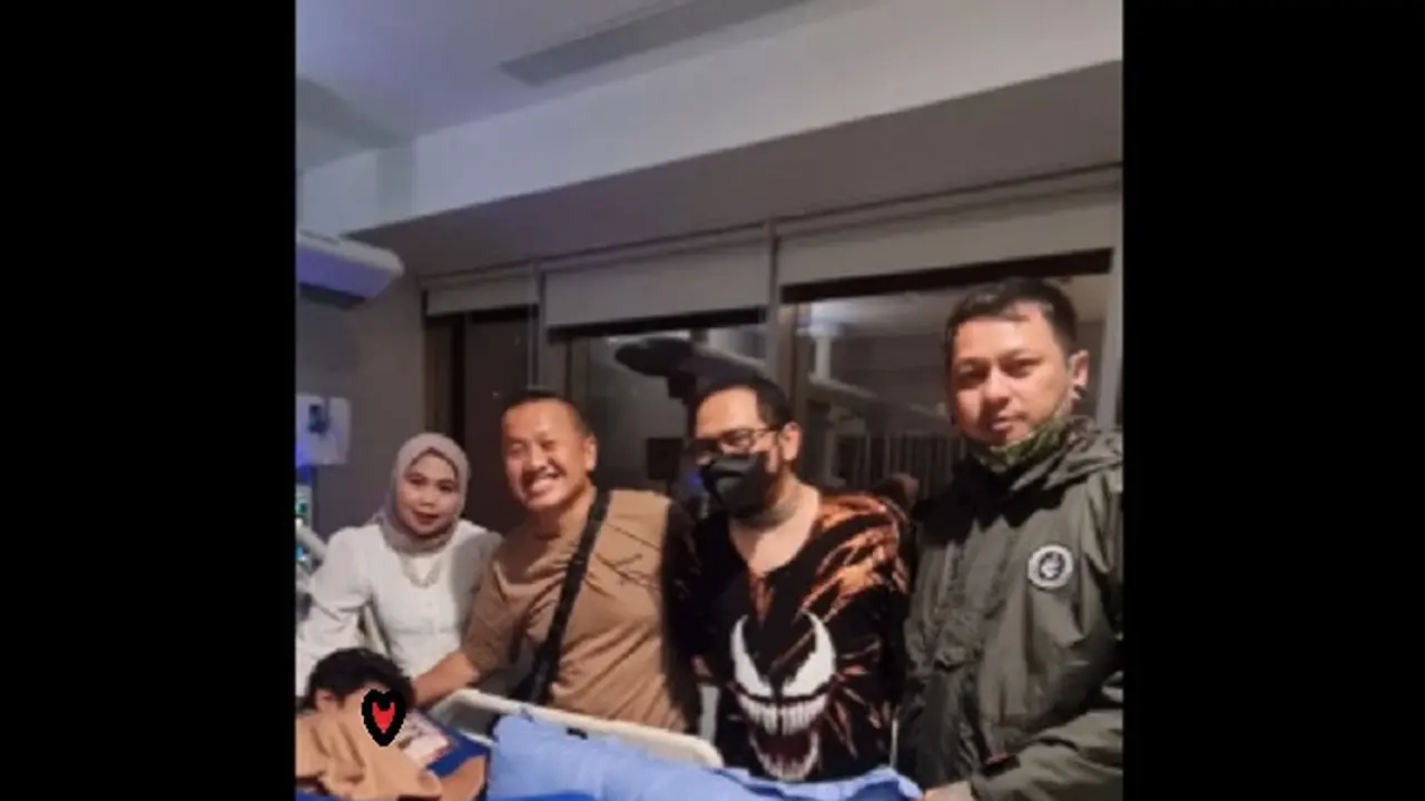 David Ozora Latumahina - Sandy Pas Band (Foto: Twitter/@seeksixsuck)
