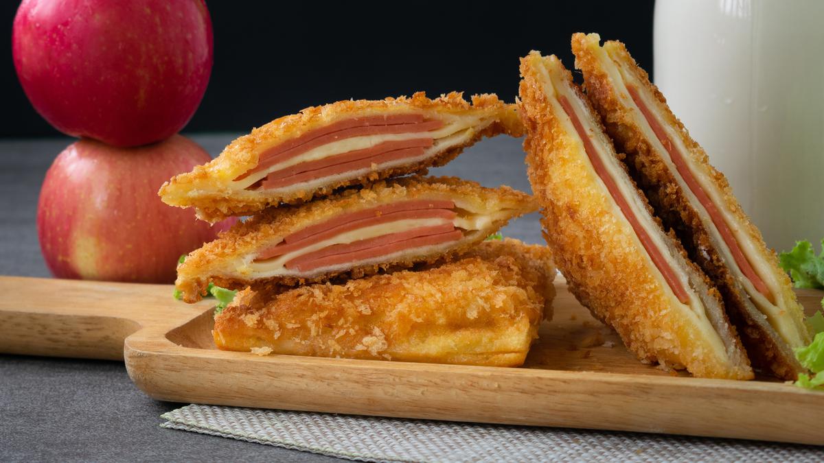 Sandwich Goreng: Camilan Renyah dengan Isian Keju Leleh yang Menggoda