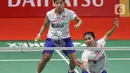 Pebulutangkis Indonesia, Greysia Polii/Apriyani Rahayu saat melawan Liu Xuan Xuan/Xia Yu Ting (China) pada babak pertama ganda puteri Indonesia Masters 2020 di Istora GBK, Jakarta, Rabu (15/1/2020). Greysia Polii/Apriyani Rahayu unggul 22-24, 21-17, 21-15. (Liputan6.com/Helmi Fithriansyah)