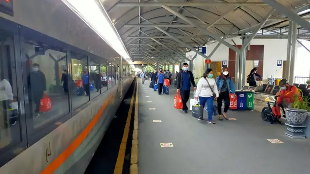 PT KAI perpanjang rute kereta Mutiara Timur. (Dian Kurniawan/Liputan6.com)