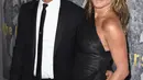 Seperti yang telah diketahui sebelumya, sebelum menikah dengan justin, Jenn lebih dulu menikah dengan Brad Pitt. Namun mereka harus mengakhir bahtera rumah tangganya karena beberapa hal. (AFP/Bintang.com)