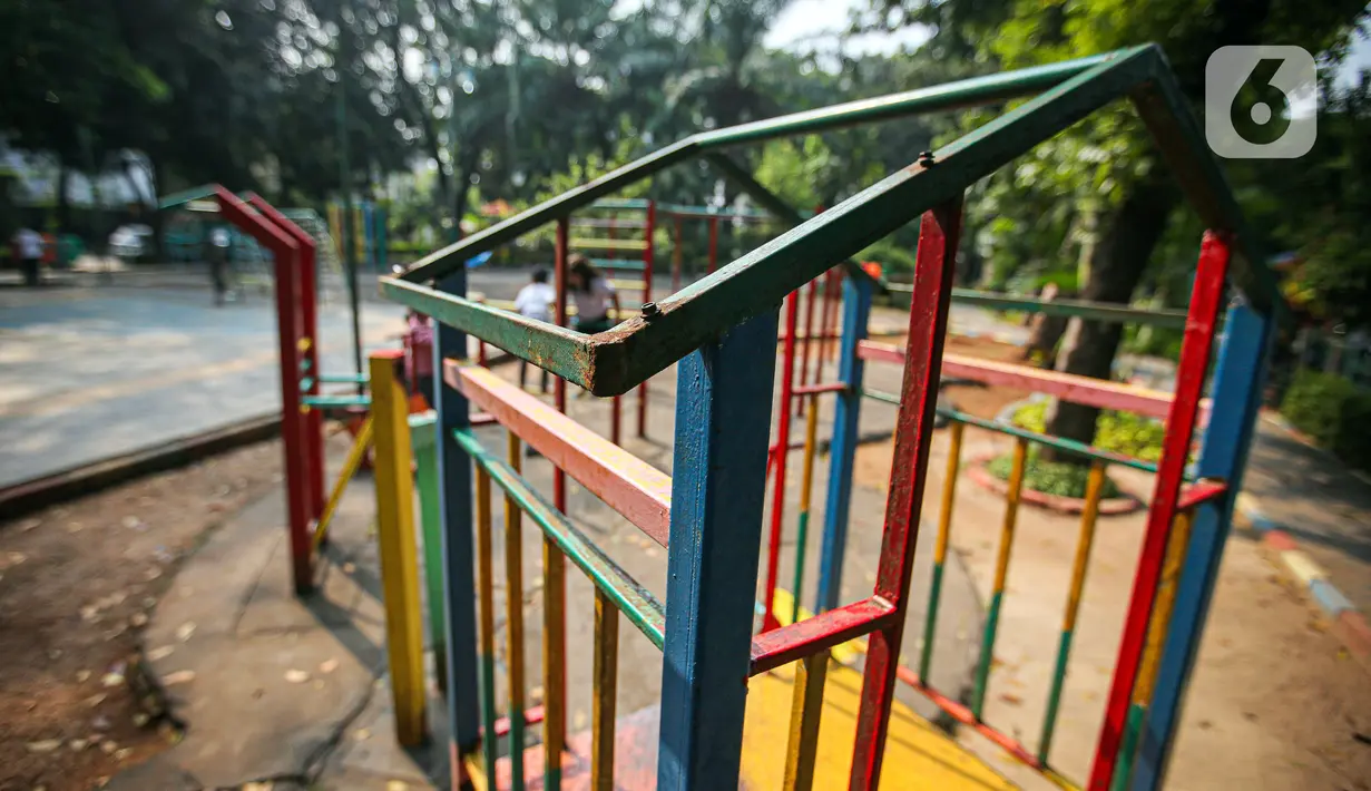 Dinas Pemberdayaan, Perlindungan Anak, dan Pengendalian Penduduk (PPAPP) diminta segera menuntaskan permasalahan dan kendala yang ada agar fasilitas RPTRA lebih memadai bagi warga. (Liputan6.com/Faizal Fanani)