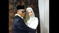 Foto Kakek Sondani menikahi gadis berusia 19 tahun dengan mahar ratusan juta di Cirebon. Foto (Istimewa)