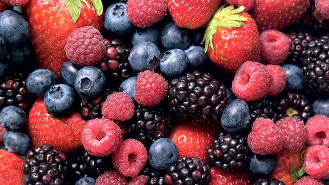 Buah yang masuk dalam keluarga berry, seperti blueberry, stroberi, dan ceri banyak mengandung anthocyanin. Anthocyanin adalah senyawa yang membantu melambatkan proses penuaan, melindungi tubuh dari penyakit jantung dan kanker. (Istimewa)