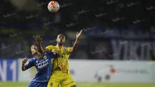 Striker Sriwijaya FC, Hilton Moreira, tiga musim berkostum Persib, pada periode 2008-2011. Bomber 34 tahun itu sempat bertualang di Liga Malaysia sebelum memutuskan kembali ke Indonesia untuk memperkuat Sriwijaya FC. (Bola.com/Vitalis Yogi Trisna)