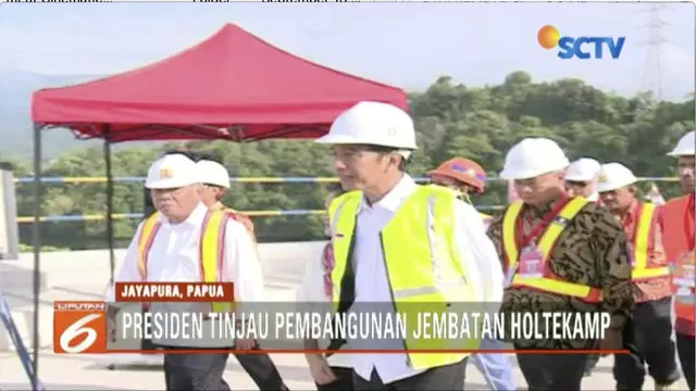 Jokowi meninjau perkembangan pembangunan Jembatan Holtekamp di Jayapura, jembatan sepanjang 732 meter  ini sudah 80 persen selesai dikerjakan.