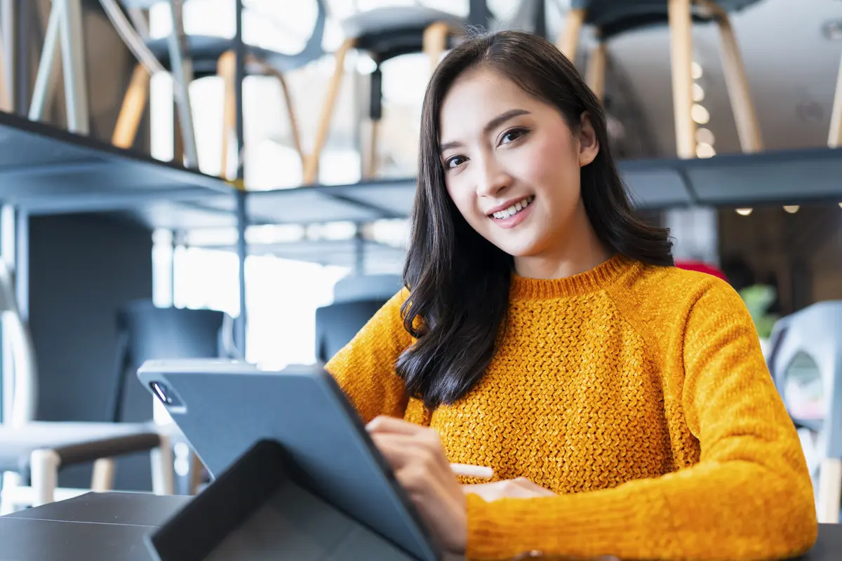 elegan bekerja bahagia mandiri