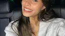Valerie Thomas juga mengunggah beberapa foto saat Hari Perempuan Internasional. Salah satu foto selfie sambil tersenyum dengan mengenakan jaket abu-abu. [@valerieethomas]