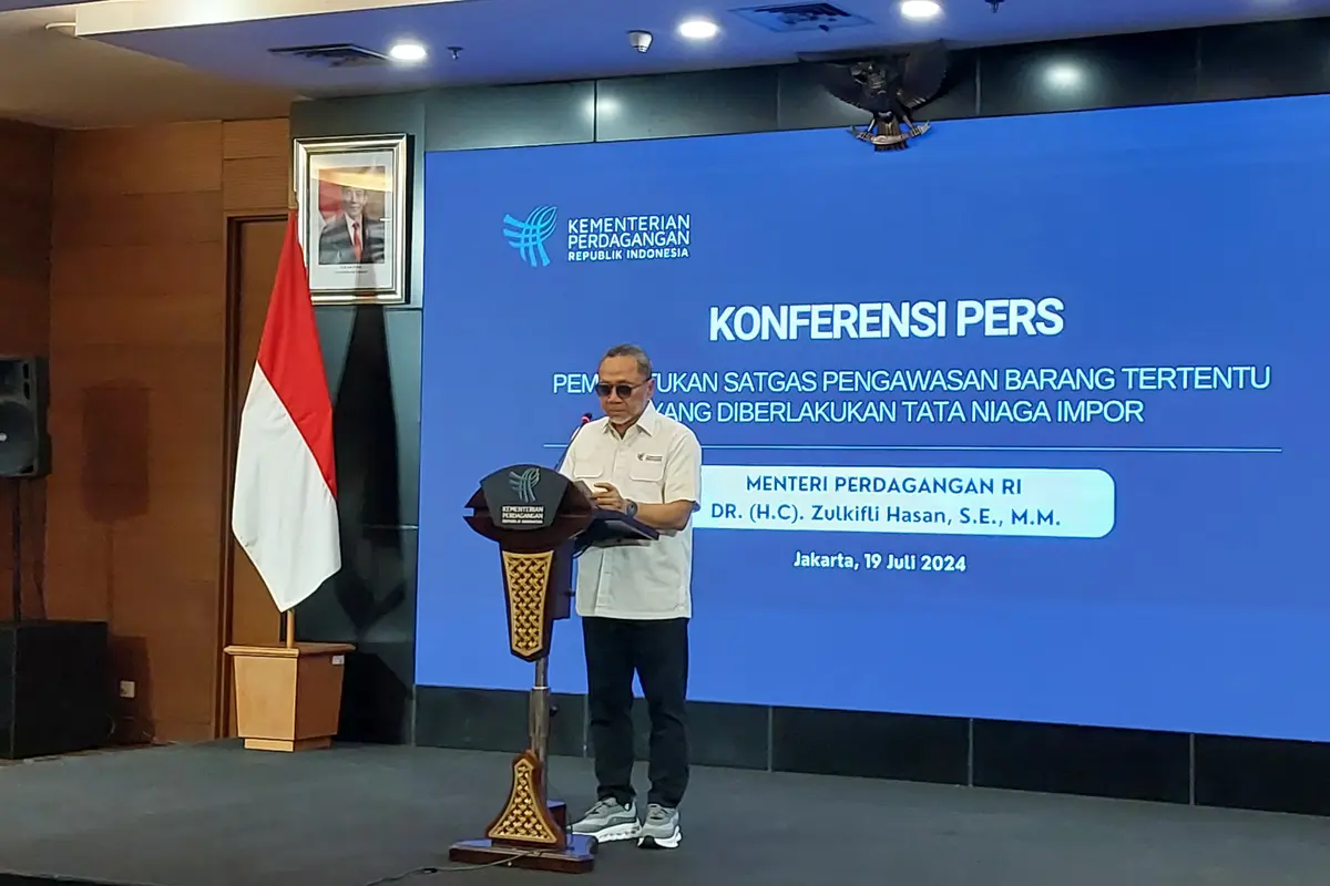 Menteri Perdagangan Zulkifli Hasan resmi membentuk Satuan Tugas atau Satgas Barang Impor