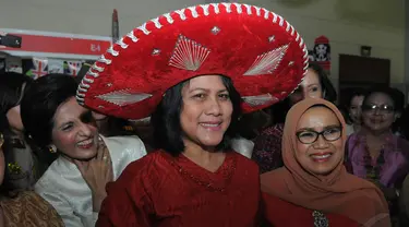 Ibu negara, Iriana Joko Widodo saat di acara amal ke 47 Women International Club (WIC) di JCC, Jakarta, Rabu (19/11/2014). (Liputan6.com/Herman Zakharia)