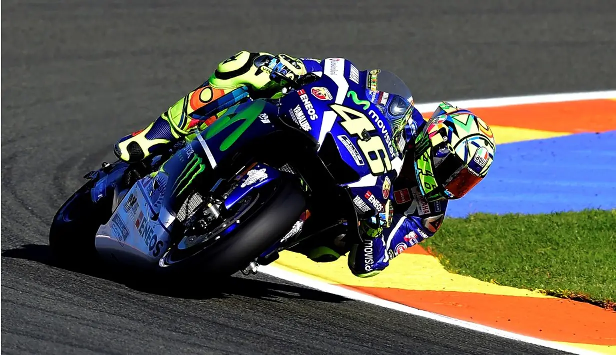 Valentino Rossi meraih posisi ke-2 pada sesi latihan bebas pertama MotoGP Valencia di Sirkuit Ricardo Tormo, Valencia, Jumat (11/11/2016). (AFP/Jose Jordan)