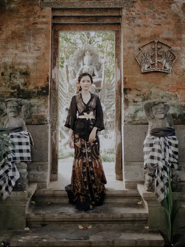 FOTO: Gaya Sarah Menzel saat Pakai Kebaya Bali, Tampil Anggun