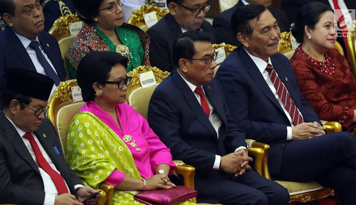 Sejumlah Menteri Kabinet Kerja menghadiri Sidang Tahunan MPR Tahun 2019 di Gedung Kura-kura kompleks MPR/DPR, Jakarta, Jumat (16/8/2019). Sidang tahunan ini dihadiri para tokoh dan pejabat tinggi negara.  (Liputan6.com/ Johan Tallo)