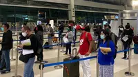 Calon penumpang pesawat tengah memproses keberangkatan domestik di Terminal 3 Bandara Soekarno-Hatta. Dok AP II