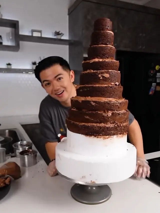 Bikin Kue Pohon Natal Ukuran Besar, Nicky Tirta Banjir Pujian dari Netizen