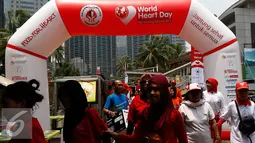 Yayasan Jantung Indonesia gelar acara bazar dan promosi 'Food for Heart', Jakarta, Minggu (27/9/2015). Acara tersebut digelar dalam rangka memperingati Hari Jantung Sedunia 2015 yang mengusung tema 'Jantung Sehat untuk Semua'. (Liputan6.com/Yoppy Renato)