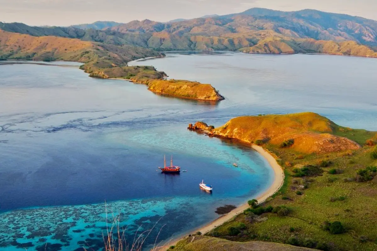 Pulau-pulau Terbaik di Kepulauan Komodo untuk Melakukan Pendakian