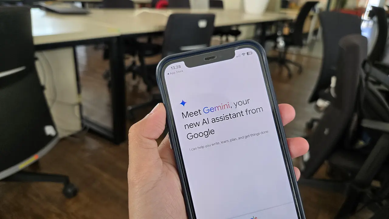 Ilustrasi aplikasi Gemini di iPhone