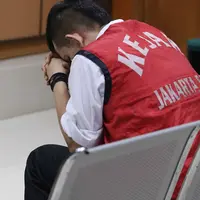 Jupiter Fortissimo diyatakan terbukti bersalah melanggar pasal 127 ayat 1 UU No. 35 tahun 2009 tentang narkotika. Sidang vonis digelar di Pengadilan Negeri Jakarta Barat itu, vonis lebih ringan dari tuntutan jaksa sebelumnya. (Nurwahyunan/Bintang.com)