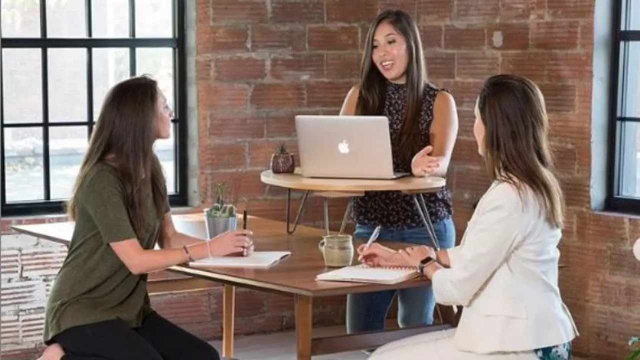 Kursi Unik yang dirancang Guru Yoga