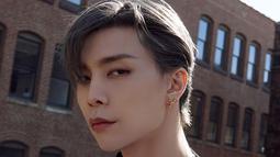 Pemilik nama asli Seo Young Ho ini debut bersama NCT 127 sebagai anggota tambahan saat NCT 127 comeback dengan lagu "Limitless". (FOTO: instagram.com/johnnyjsuh/)