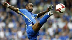 Portsmouth's English striker Jermain Defoe kicks the ball during their Premier League match against Middlesbrough at Fratton Park, Portsmouth, on September 13, 2008. AFP PHOTO/Glyn Kirk