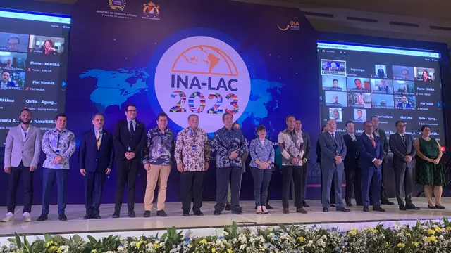 Koordinator Wakil Ketua Umum Koordinator Bidang Kemaritiman, Investasi, dan Luar Negeri dari KADIN Indonesia, Shinta W. Kamdani dalam kegiatan 2nd INA-LAC Business Network Assembly di Ritz Carlton, Jakarta pada Selasa (17/10/2023). (Tasha/Liputan6.com)