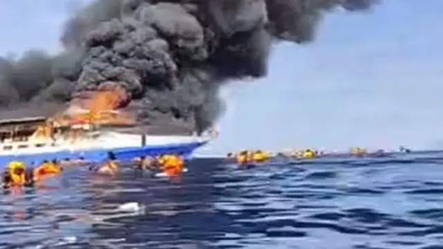 Kemenhub Kawal Evakuasi Korban KM Barcelona 5 yang Terbakar
