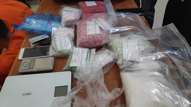Barang bukti kasus narkoba jenis sabu dan ekstasi yang dikendalikan narapidana Lapas Pekanbaru.
