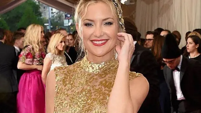 Gaun Teranggun Para Seleb Hollywood di Met Gala 2015