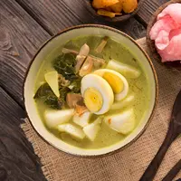Kupat sayur khas betawi | ilustrasi/copyright shutterstock.com