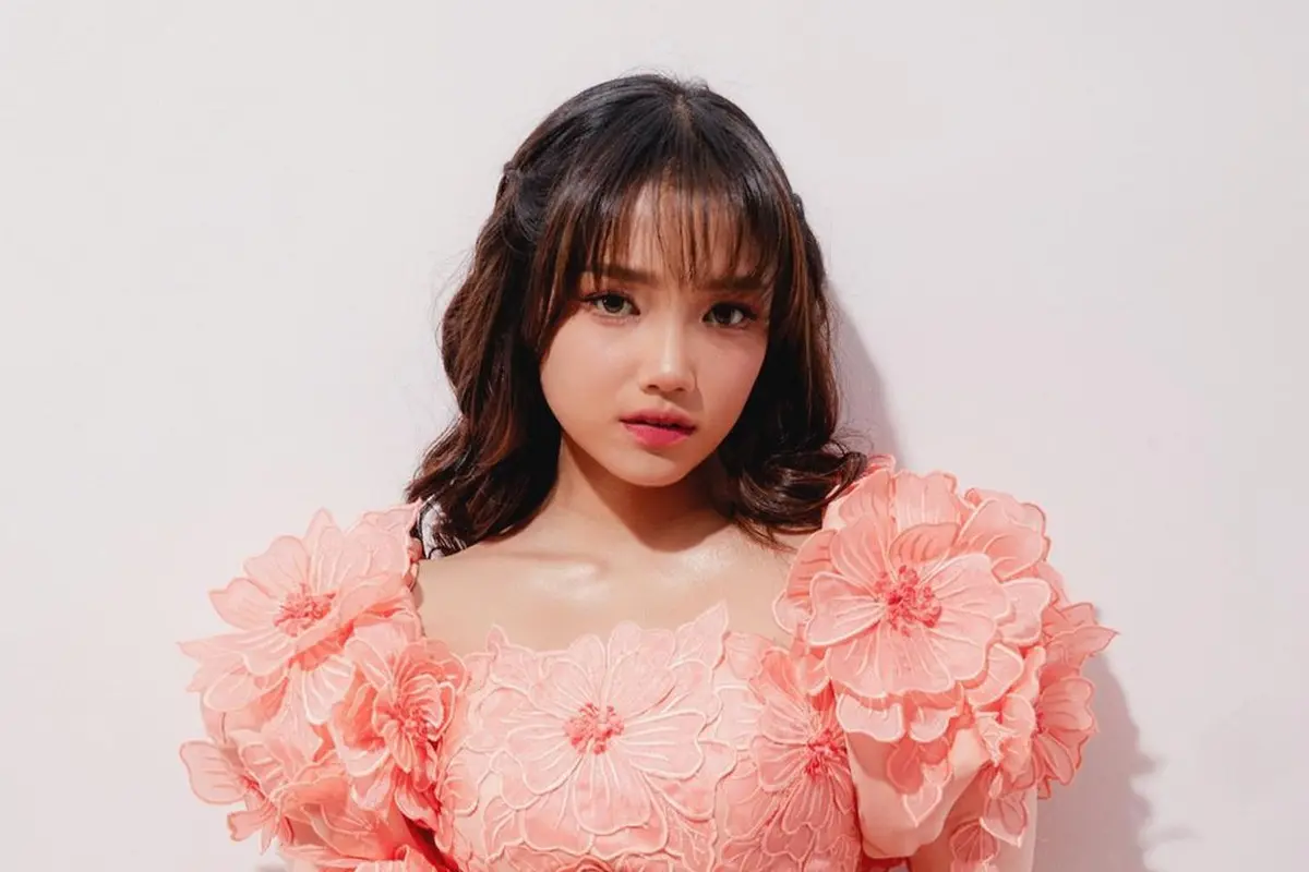 Tak Sengaja Kembaran, Adu Gaya Aaliyah Massaid dan Fuji Utami yang Kenakan Outfit Beraksen Bunga Barengan