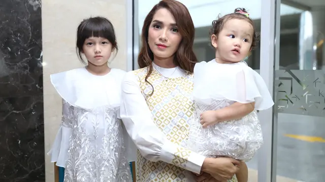 [Bintang] Ussy Sulistiawaty