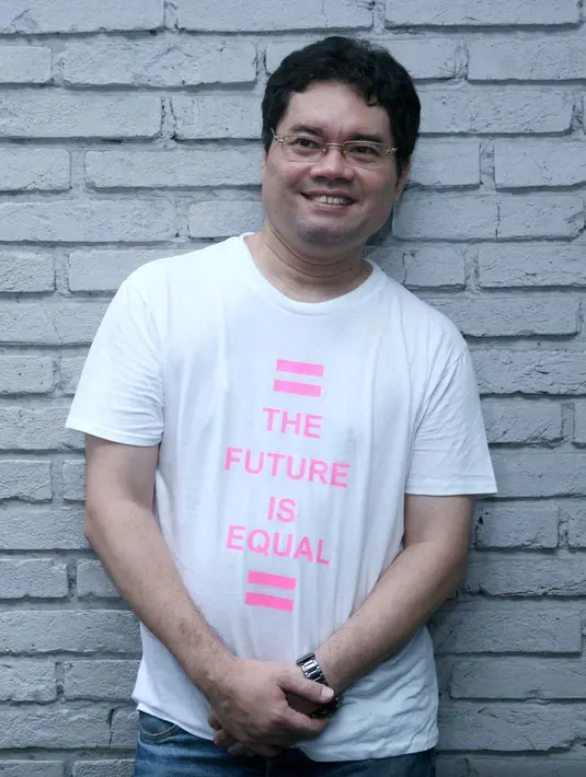 Yang dilakukan oleh pria 49 tahun itu banyak yang mengecam dan menghujatnya didunia maya. Meski demikian, Ananda Sukarlan mengaku tak mau ambil pusing dengan banyaknya haters atau orang yang membencinya. (Nurwahyunan/Bintang.com)