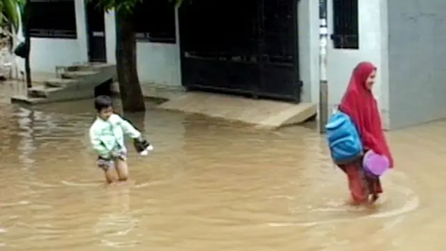 Hujan, Luapan Kali Pesanggrahan Rendam Pasar Cipulir