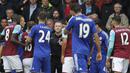 4. Jonathan Moss - Mungkin tindakannya tidak salah, namun menganulir gol Fabregas dan mengeluarkan Mourinho serta Matic dari lapangan telah membuat Chelsea terpuruk saat melawan West Ham. The Blues takluk 1-2. (AFP/Ian Kington)